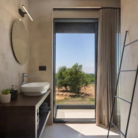 Willa Mare Exclusive *