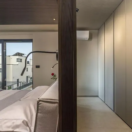 Mare Exclusive * פורץ