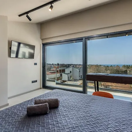 Mare Exclusive פורץ