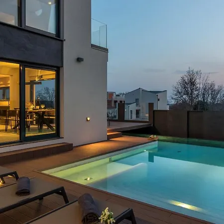 Mare Exclusive פורץ